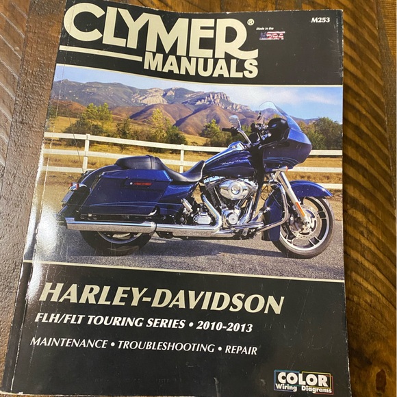 Harley Davidson FLH/FLT Touring Repair Service Shop 2010-2013 CLYMER Shop Manual - Picture 1 of 7